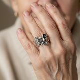 Anillo vintage floral en plata estratificada