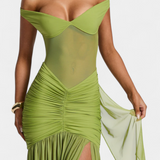 Vestido Milica en Seda de Leche con Escote Profundo y Pliegues Modelados