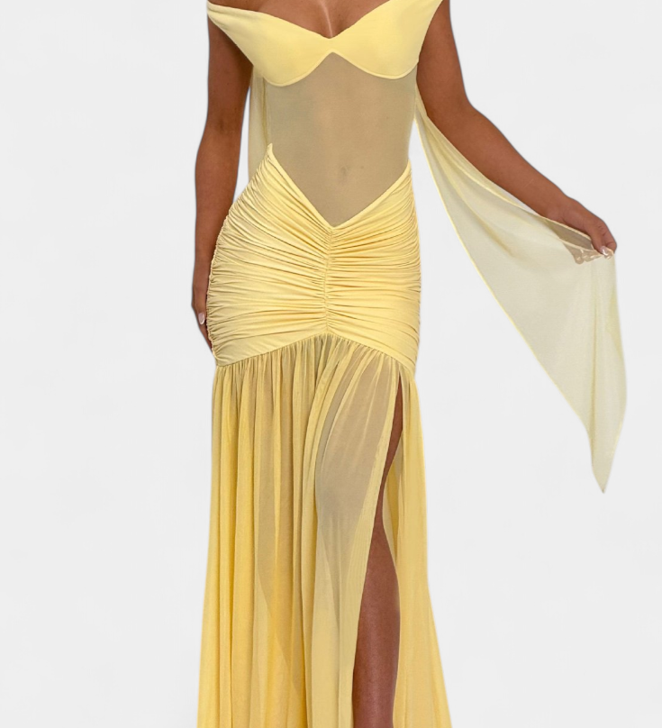 Vestido Milica en Seda de Leche con Escote Profundo y Pliegues Modelados