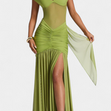 Vestido Milica en Seda de Leche con Escote Profundo y Pliegues Modelados