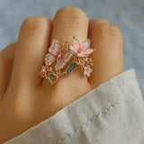 Anillo con zirconitas en forma de mariposa luminosa