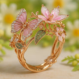 Anillo con zirconitas en forma de mariposa luminosa