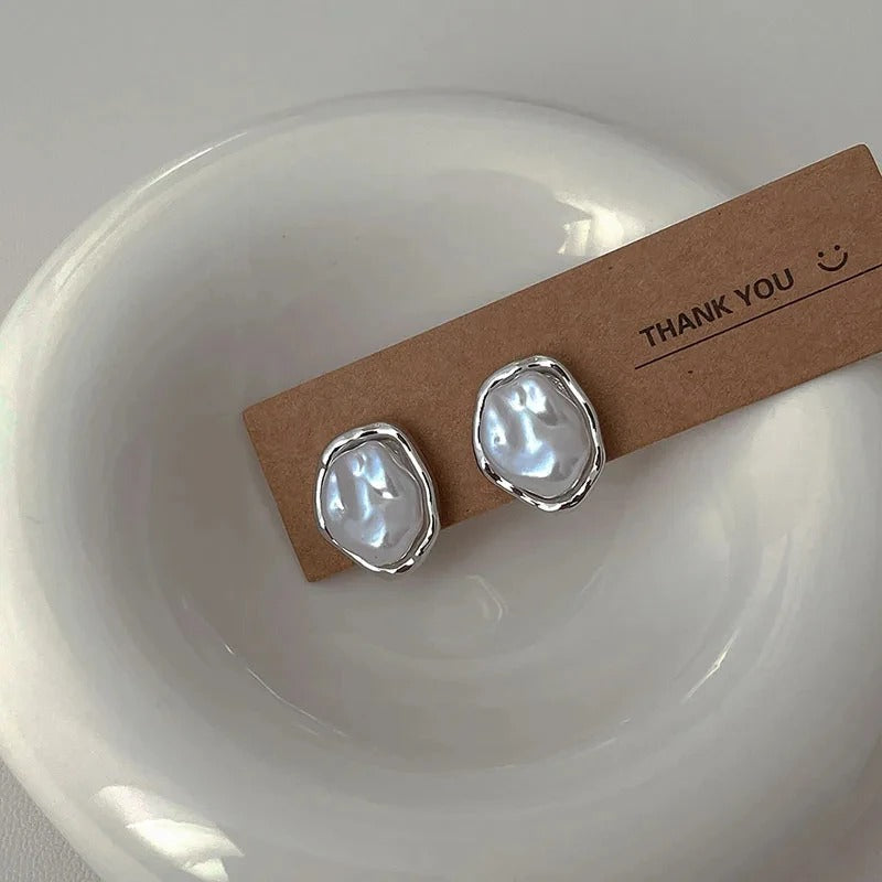 Elegantes pendientes de perlas de Carmen